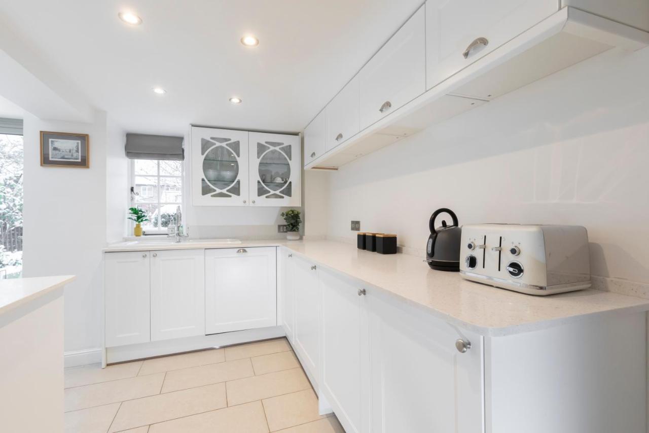 Beautiful 4 Bedroom Home Cheltenham Buitenkant foto
