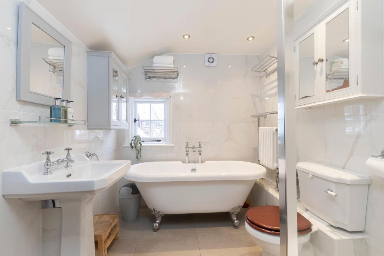 Beautiful 4 Bedroom Home Cheltenham Buitenkant foto