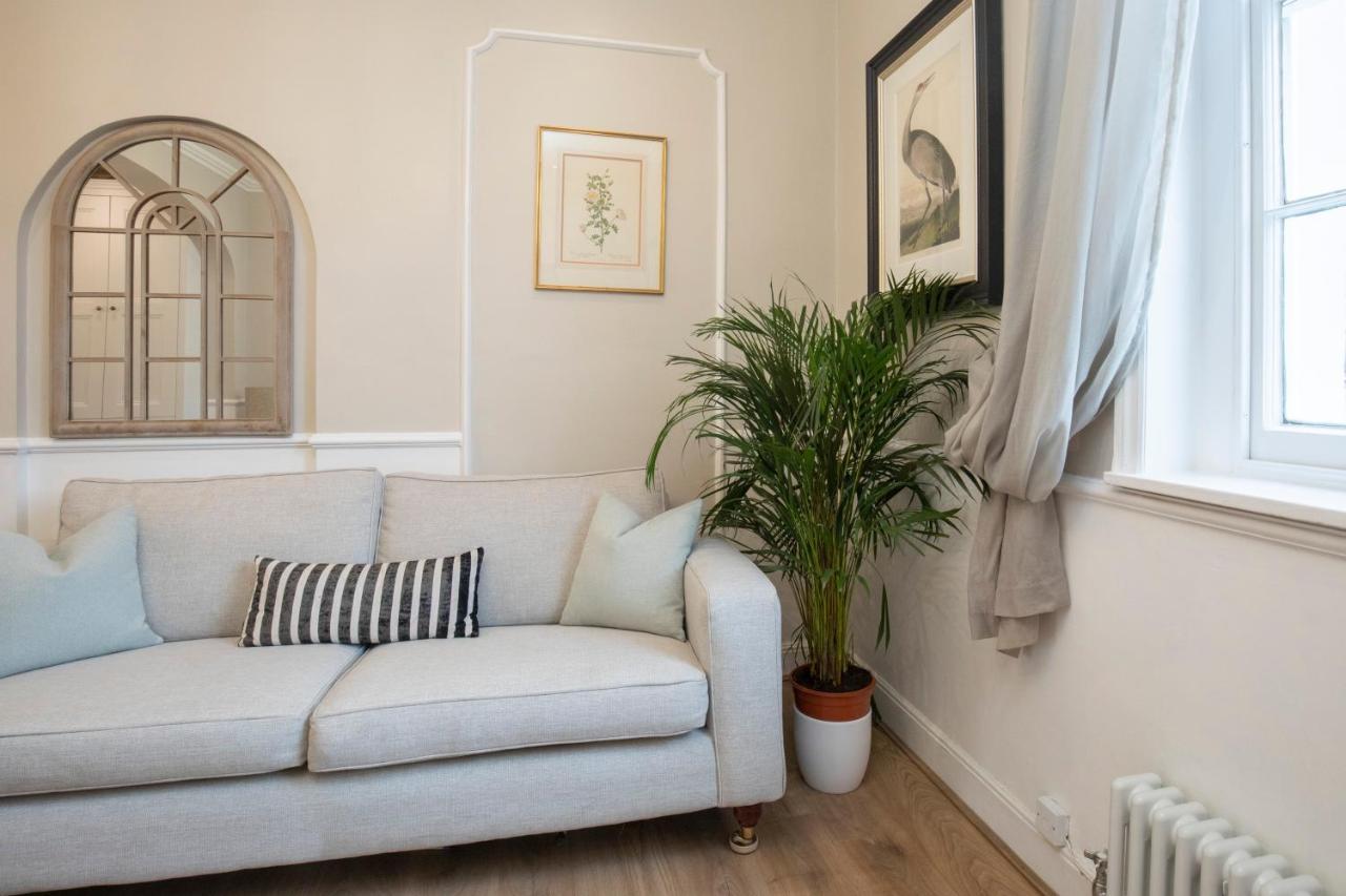 Beautiful 4 Bedroom Home Cheltenham Buitenkant foto