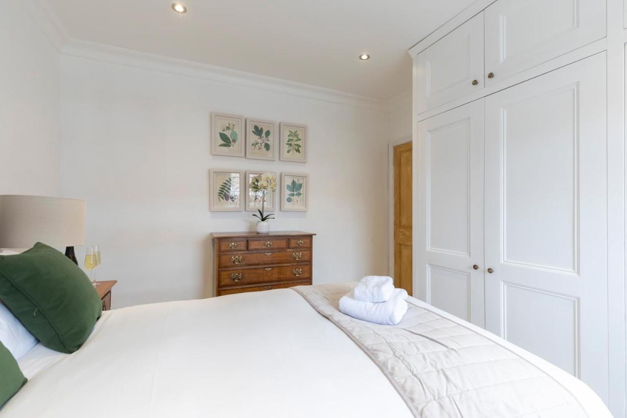 Beautiful 4 Bedroom Home Cheltenham Buitenkant foto